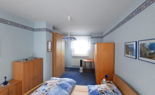 Schlafzimmer 2 2